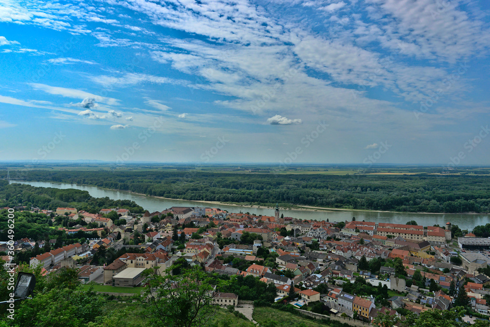Panorama von Hainburg mit Donau