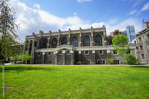 Canvas Print University of Toronto Campus building in spring