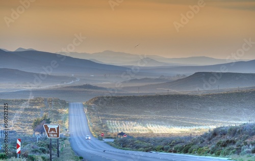 NI, MAIN ROUTE BETWEEN CAPE TOWN AND JOHANNESBURG, through the karoo at laingsburg, western cape, south africa