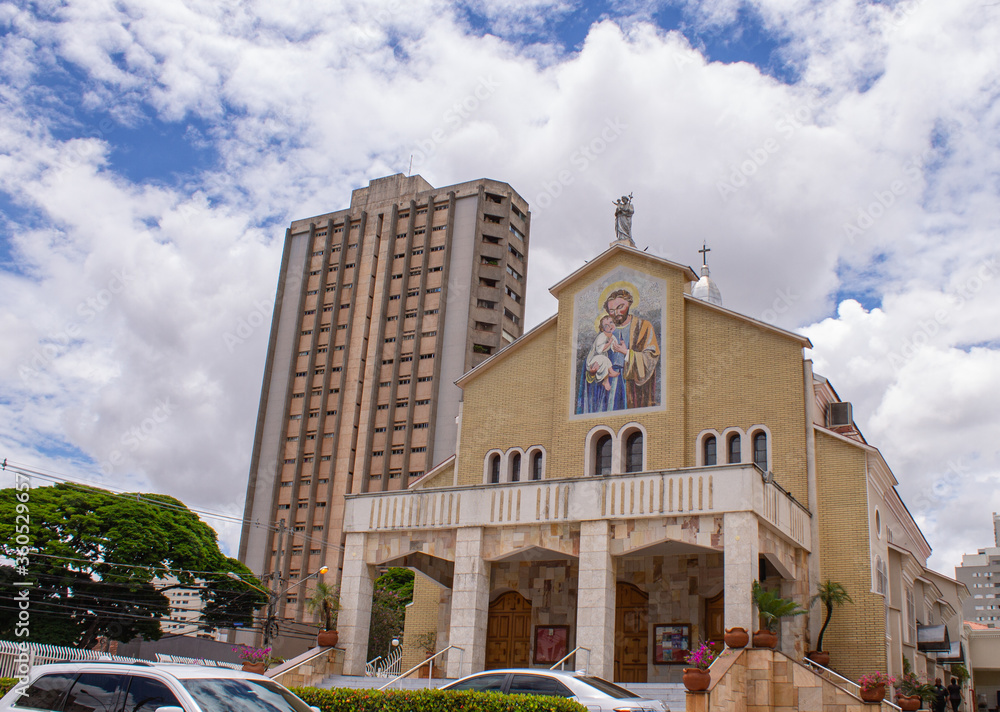 Fototapeta premium The São José Church in Campo Grande, MS, a beautiful example of Catholic architecture, representing the cultural and religious significance of the city in a serene and historical setting