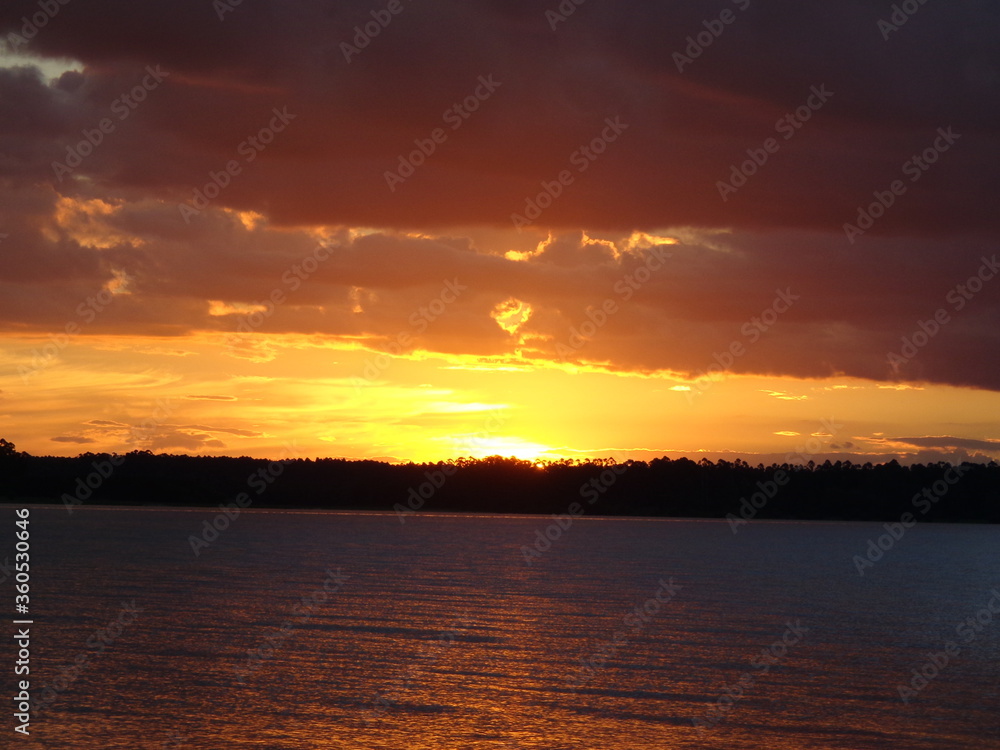 atardecer reflejado atardecer reflejado
