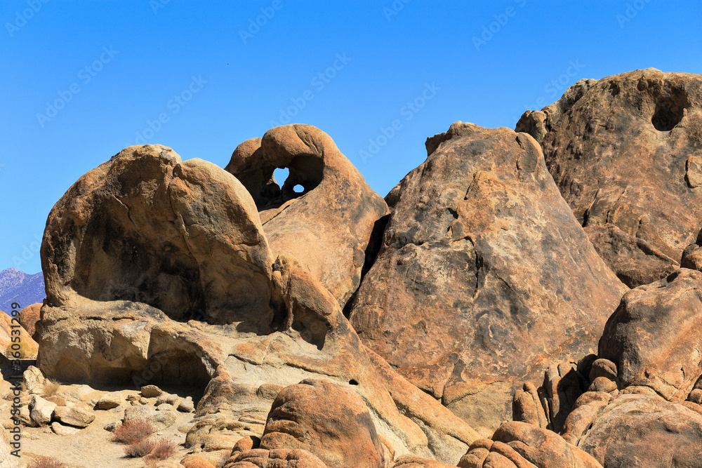 Arch loop rock from a distance at Alabama Hills