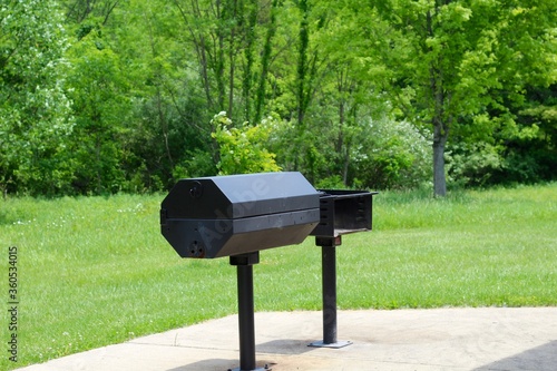 A close view of the black grill in the park.