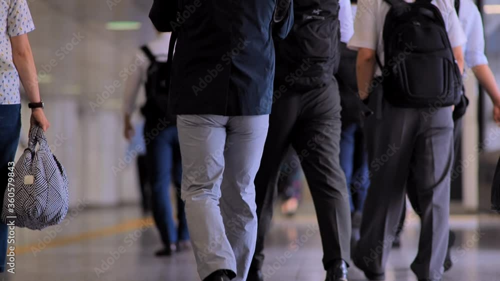 出勤する日本人ビジネスマン