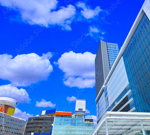 新装した横浜駅西口の景観