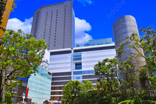 新装した横浜駅西口の景観