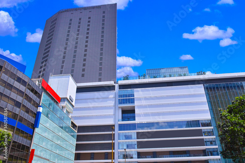 新装した横浜駅西口の景観