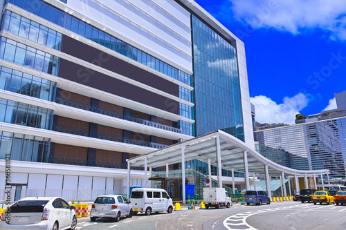 新装した横浜駅西口の景観