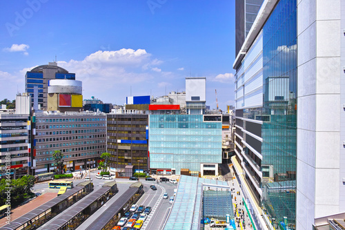 新装した横浜駅西口の景観
