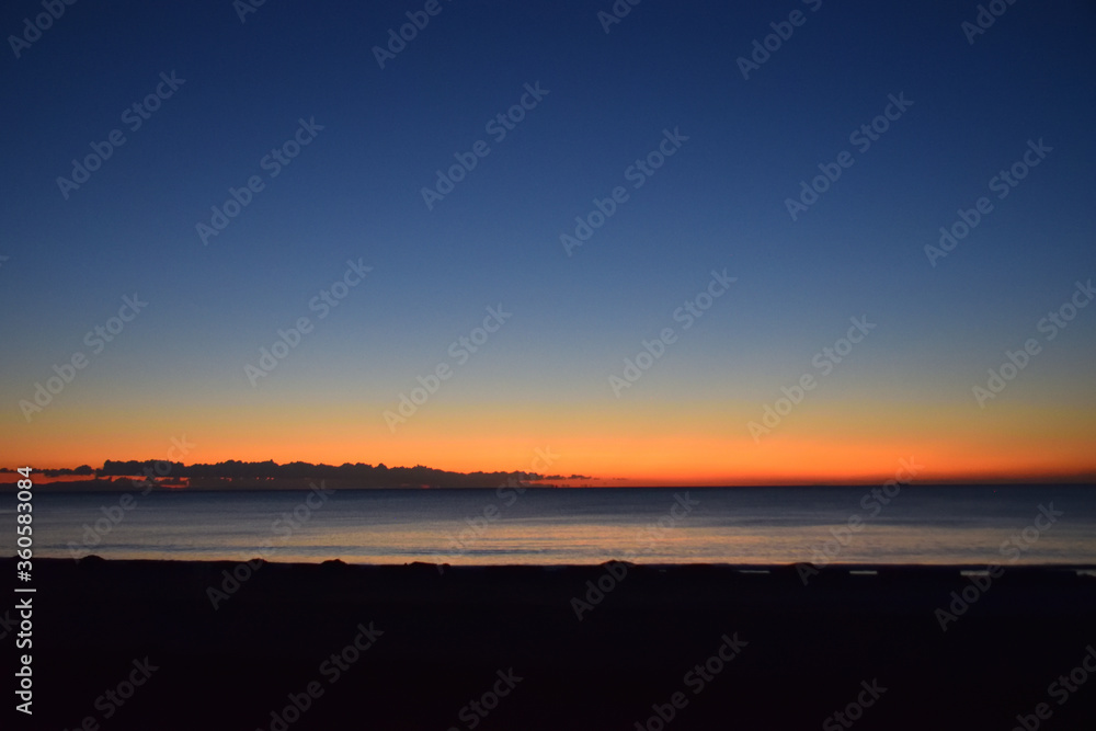 夜明け前の海岸
