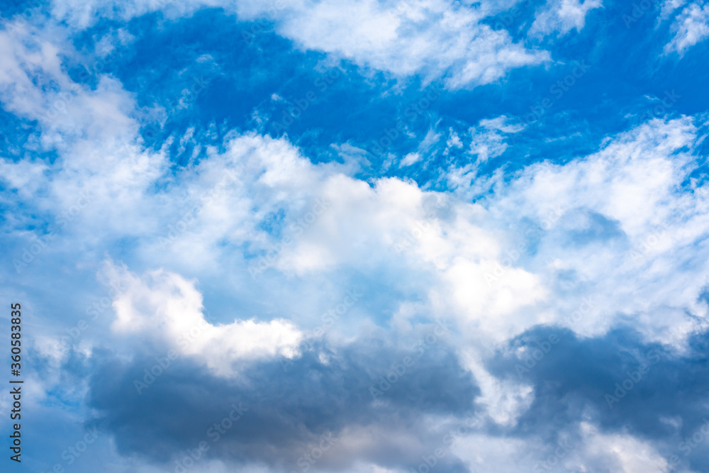 Obraz premium Blue sky with white clouds