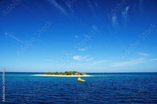 Fototapeta Naklejka Na Ścianę i Meble -  South Sea Island in Mamanuca Island group, Fiji