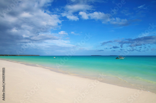 Fototapeta Naklejka Na Ścianę i Meble -  Fayaoue beach on the coast of Ouvea lagoon, Mouli and Ouvea Islands, Loyalty Islands, New Caledonia
