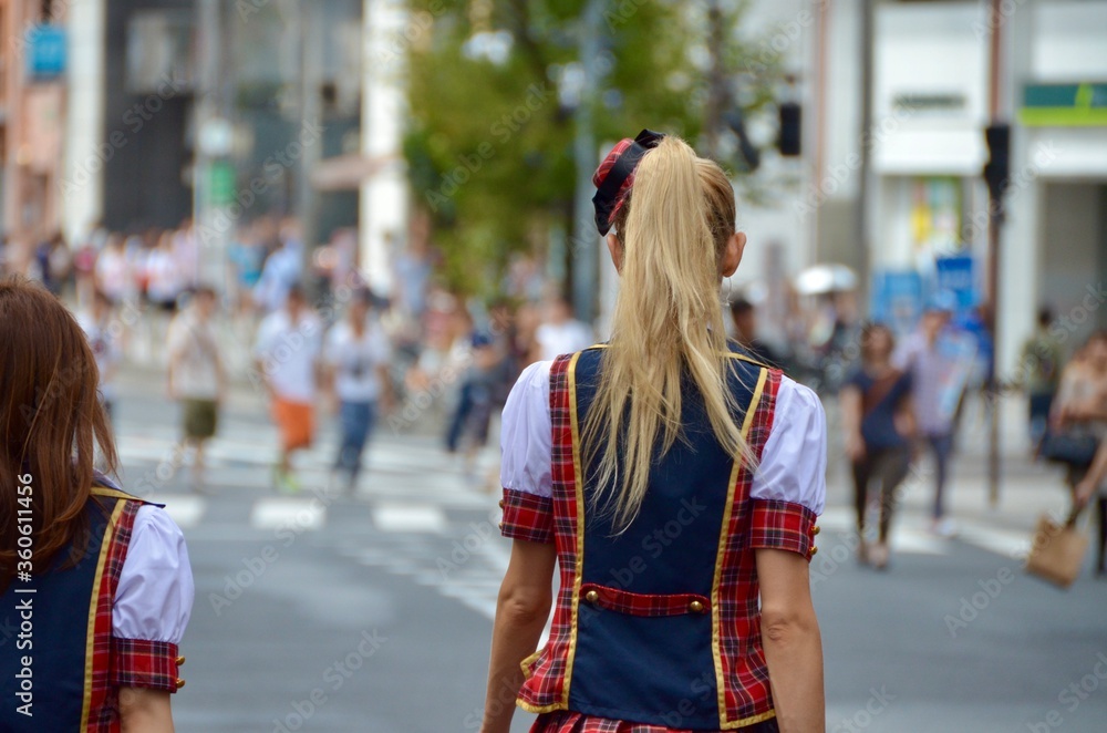 Fototapeta premium 東京・新宿の風景〜ティーンの後姿