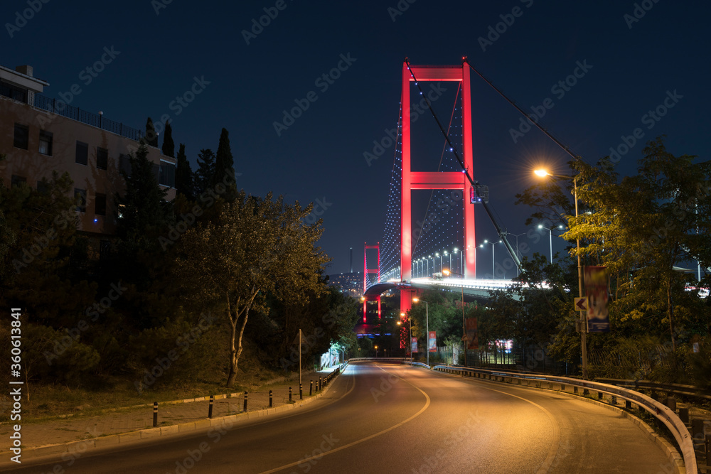 Naklejka premium Istanbul Bosphorus Bridge at sunset in Istanbul, Turkey.