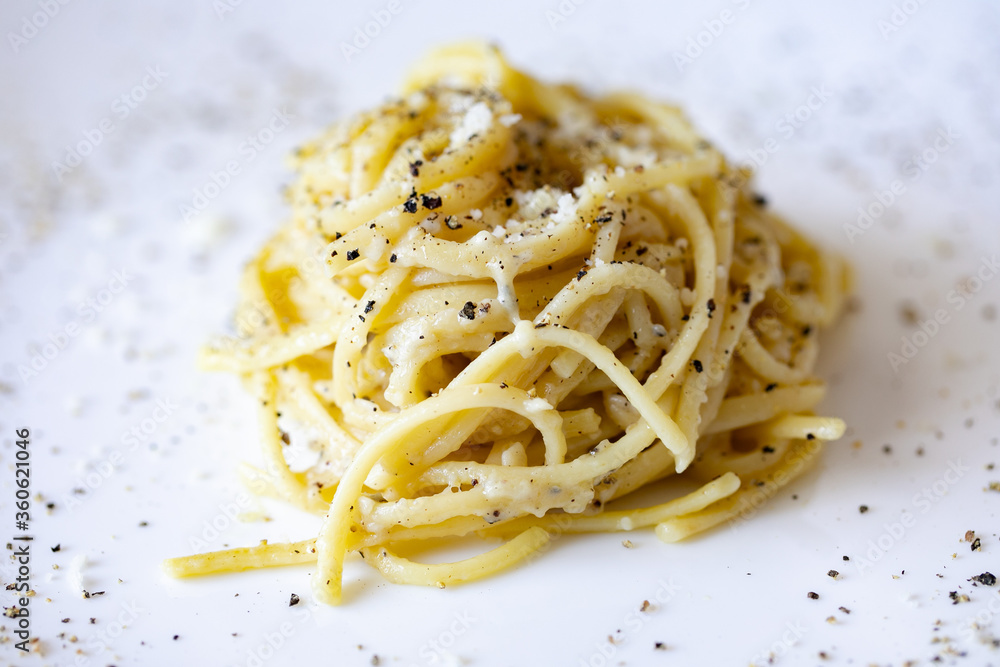 Cacio e Pepe (Spaghetti With Black Pepper and Pecorino Romano cheese