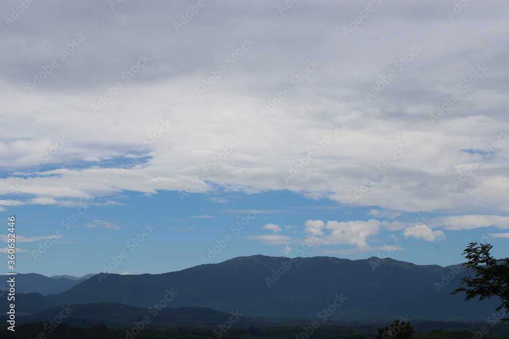 beautiful scenery : sky, clouds and mountains