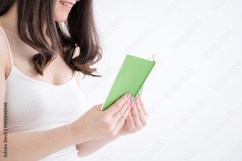 読書する女性
読書する女性