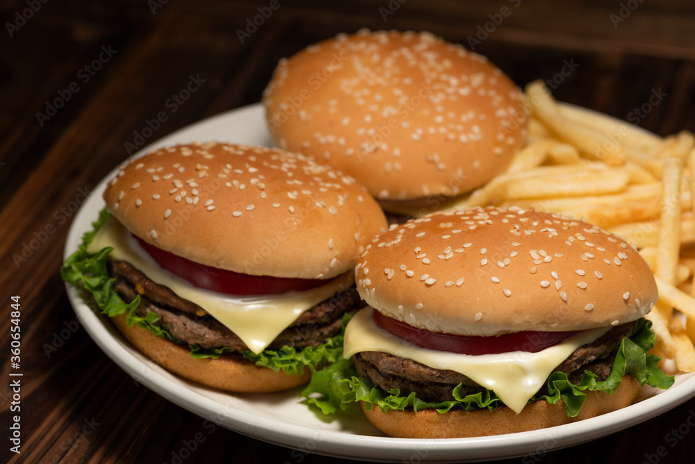 ハンバーガーとフライドポテト ハンバーガーとフライドポテト