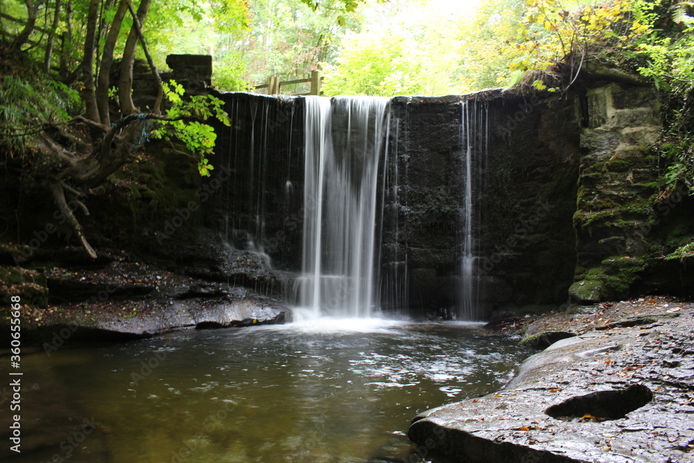 Obraz premium Plas Power waterfall