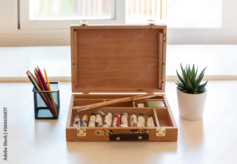 Wooden paint box, for the artist painter Wooden paint box, for the artist painter