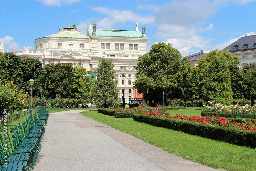 Obraz premium in a public garden (Volksgarten) in vienna (austria)