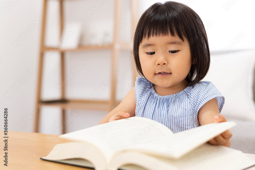 本を読む子供 本を読む子供