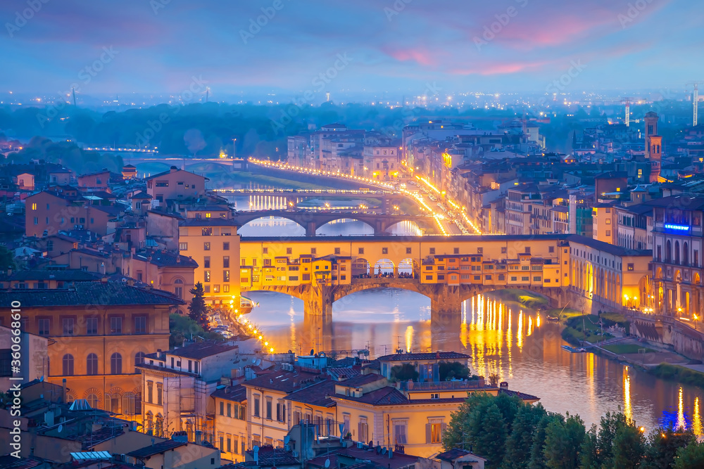 Fototapeta premium Ponte Vecchio and Florence city downtown skyline cityscape of Italy