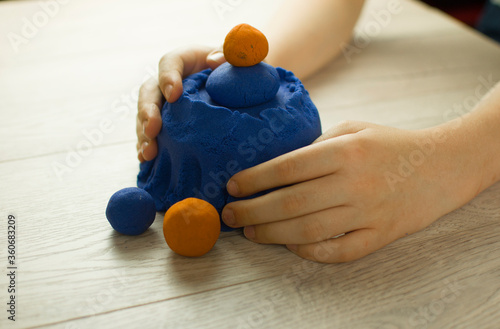 Child playing with kinetic sand.