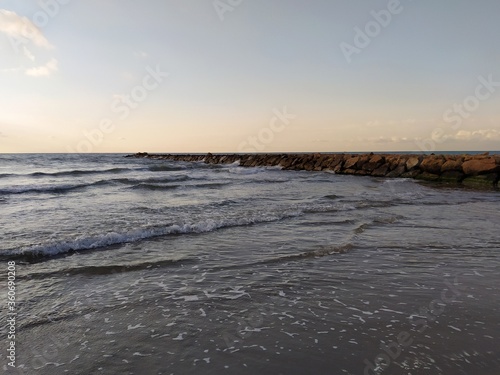 vistas de la playa de Valencia una ma  ana de verano