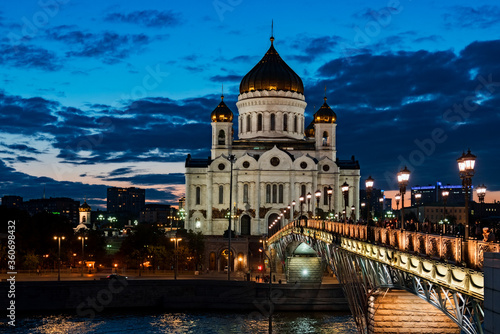 Night view of the Cathedral of Christ the Savior of Moscow.