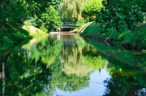 rivière de Dordogne en été 