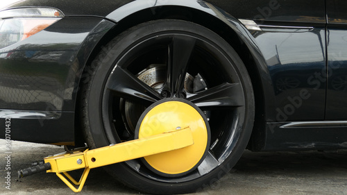  car wheel  lock and tire