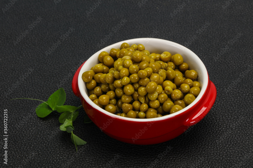 Canned Green peas in the bowl