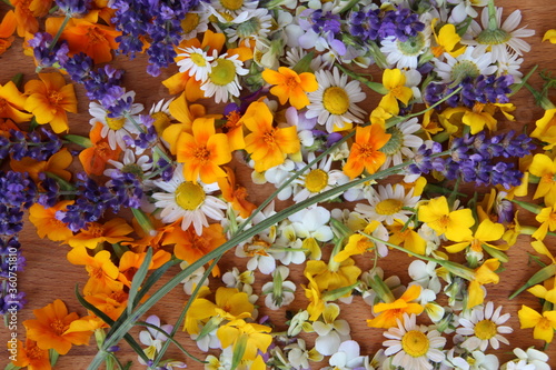 essbare Blüten trocknen photo