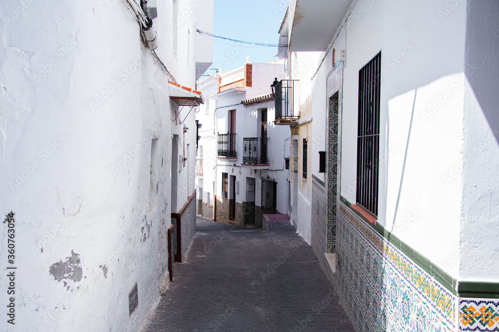 Fototapeta premium Streets of White Village w Hiszpanii