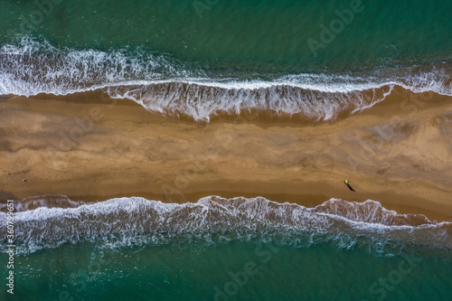 Tableau sur toile Camminando sulla spiaggia