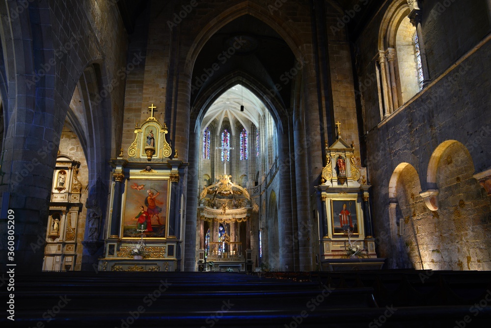 Intérieur de la basilique Saint-Sauveur à Dinan en Bretagne