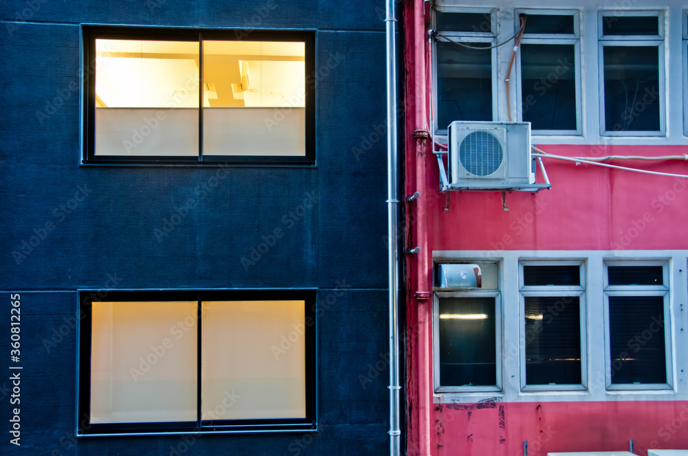 Obraz premium Contrast colour scene of blue and pink building walls in Hong Kong China SAR in the evening