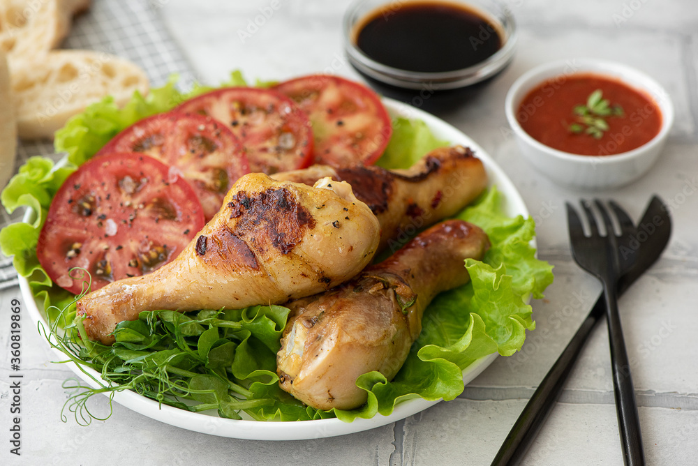 crispy fried chicken drumsticks with fresh tomatoes and lettuce crispy fried chicken drumsticks with fresh tomatoes and lettuce