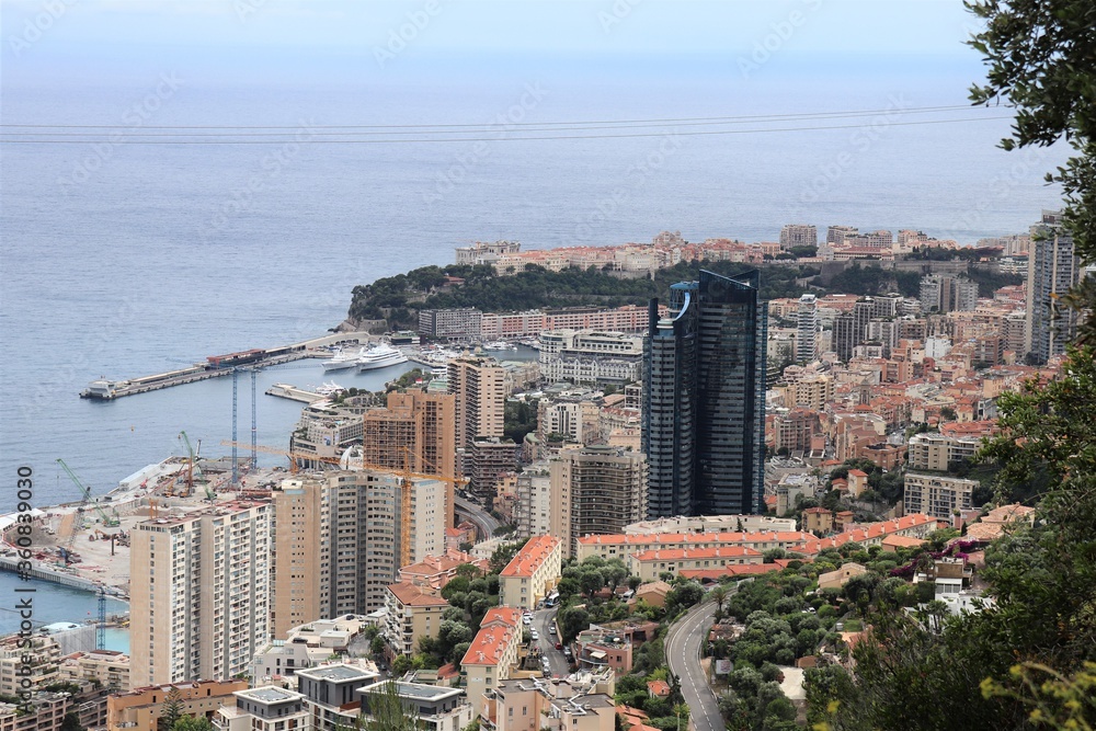 La baie et les toîts de Monaco vus depuis la corniche, ville de Monaco, Monaco