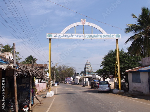 A view of the town a short distance from Hampi, Hampi, Karnataka, South India, India