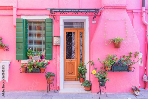 Fototapeta Naklejka Na Ścianę i Meble -  Colorful houses in Burano Island near Venice, Italy