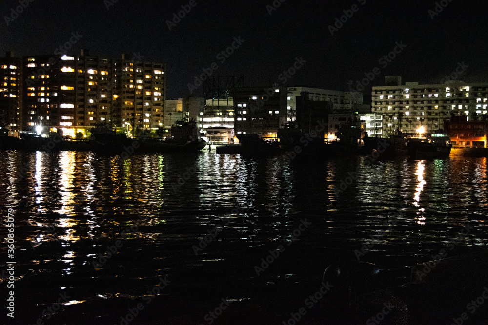 夜の関門海峡付近港
