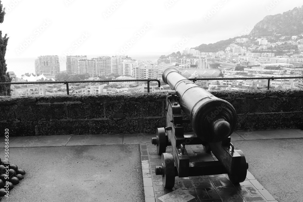 Les canons et boulets de Monaco sur la place du palais, ville de Monaco, Principauté de Monaco
