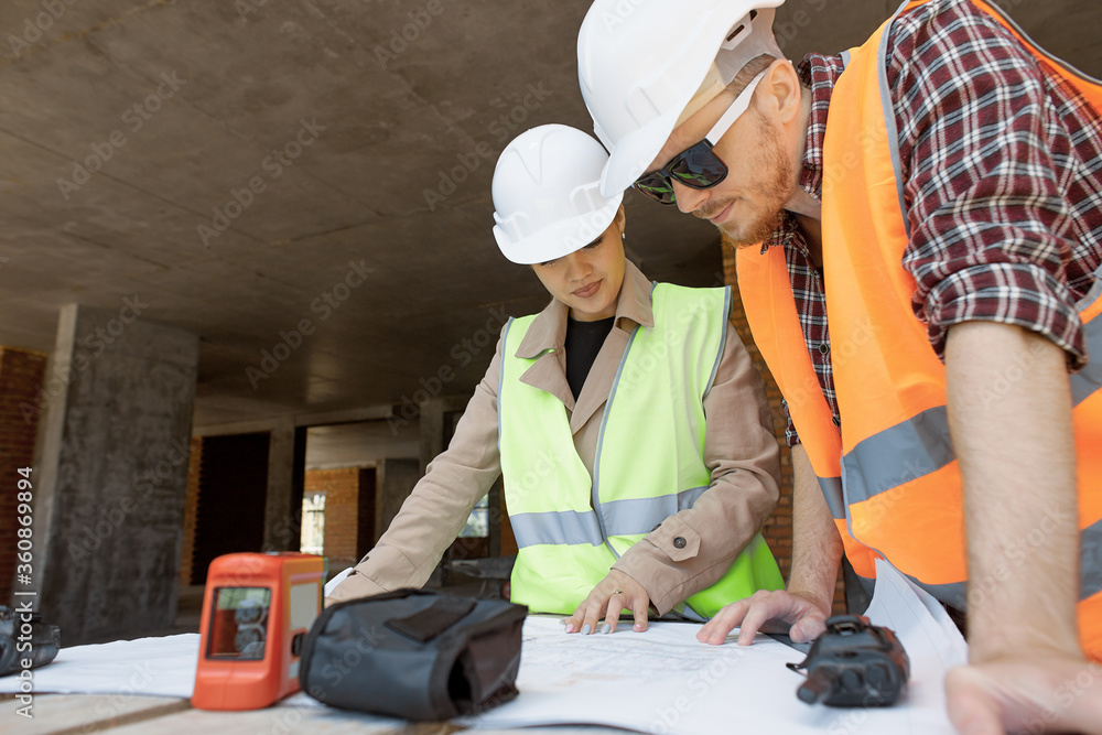 The engineer and worker control and check and coordinate the construction process The engineer and worker control and check and coordinate the construction process
