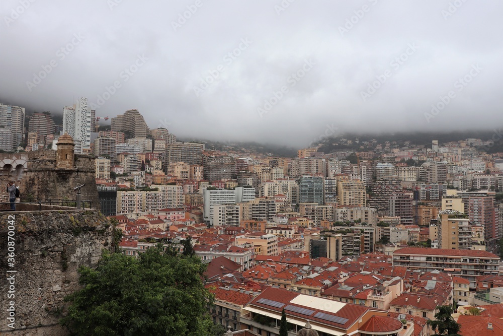 Vue en plongée sur les toîts de la ville de Monaco, ville de Monaco, Principauté de Monaco