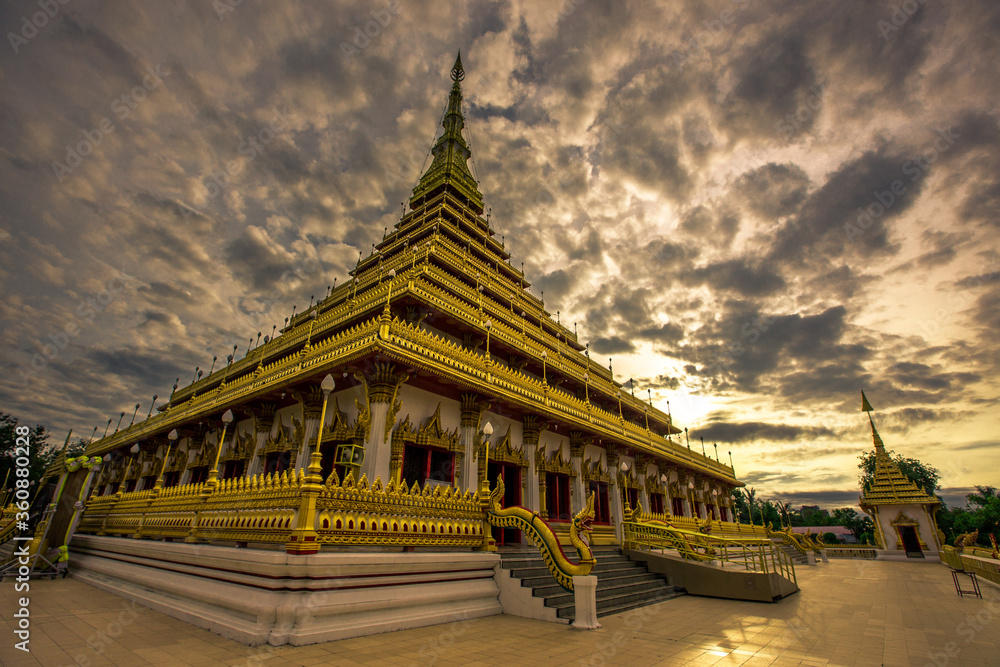 Background of the major tourist attractions in Khon Kaen (Phra Mahathat Kaen Nakhon) is a large pagoda with 9 floors, Thai tourists and foreigners come to see the beauty and travel in Thailand always. Background of the major tourist attractions in Khon Kaen (Phra Mahathat Kaen Nakhon) is a large pagoda with 9 floors, Thai tourists and foreigners come to see the beauty and travel in Thailand always.