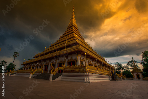 Wallpaper Mural Background of the major tourist attractions in Khon Kaen (Phra Mahathat Kaen Nakhon) is a large pagoda with 9 floors, Thai tourists and foreigners come to see the beauty and travel in Thailand always. Torontodigital.ca