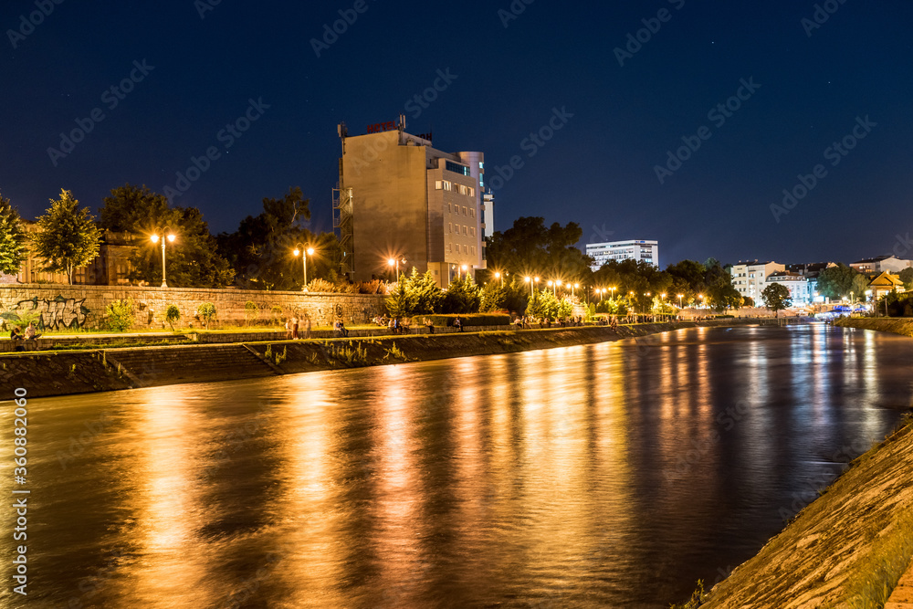 Obraz premium Nišava river at night